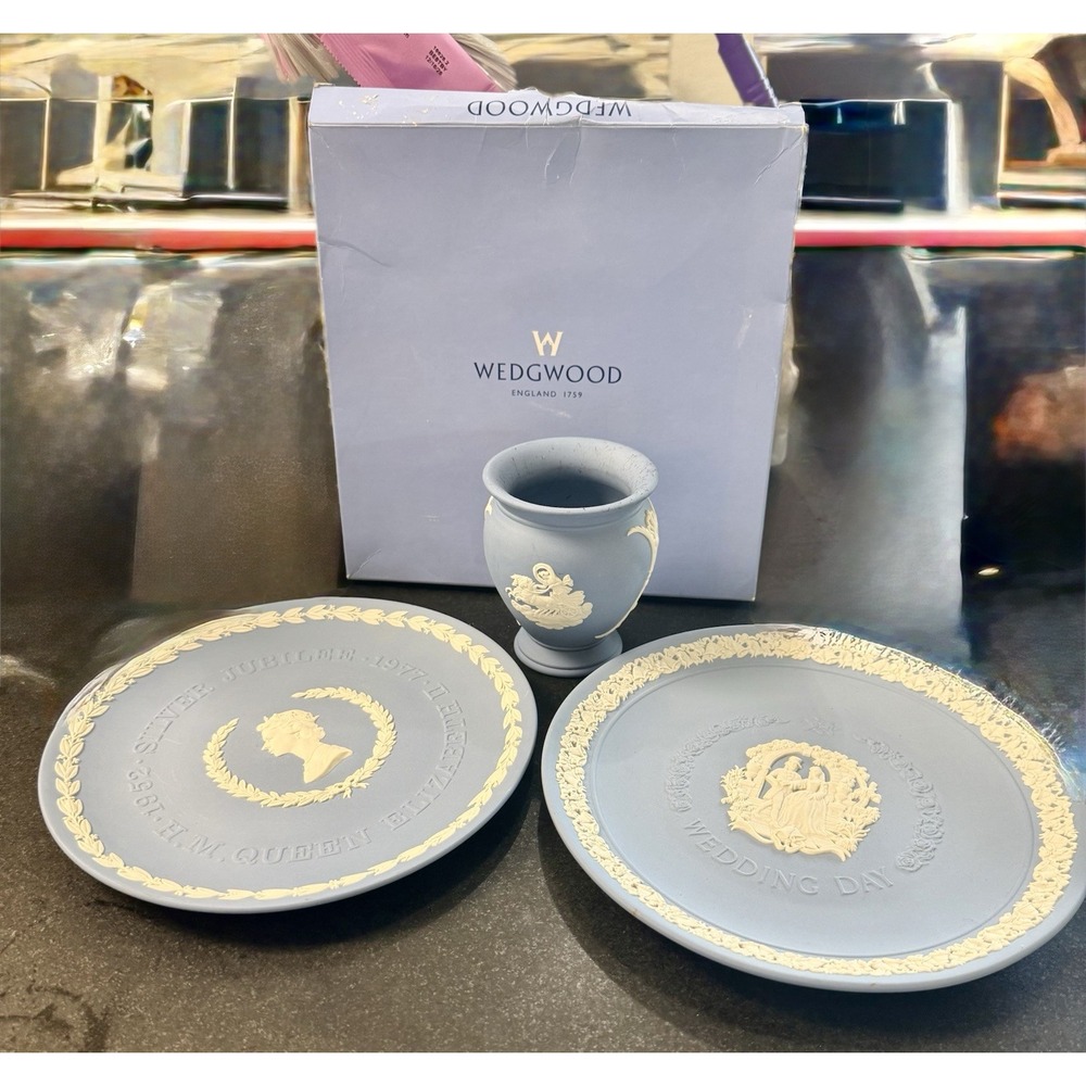 Wedgwood Jasperware Blue Lot Silver Jubilee Plate Wedding Plate & Vase England